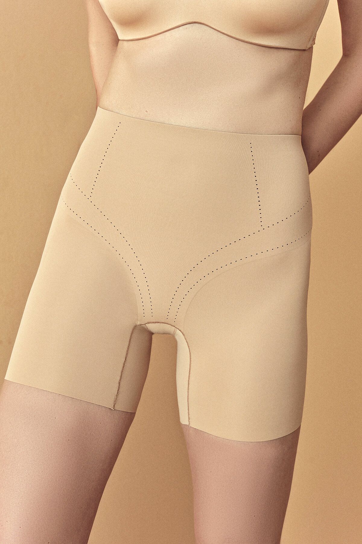 Bej Light Şort Korse